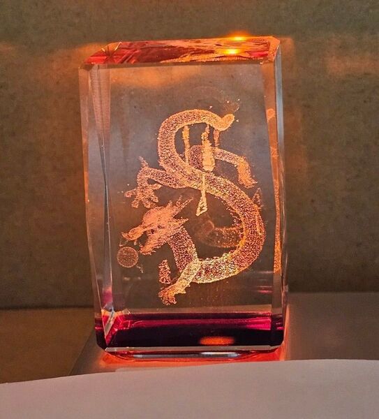 レッド 龍 竜ドラゴン 3Dレーザー彫 角柱 クリスタルガラス 置物 インテリア