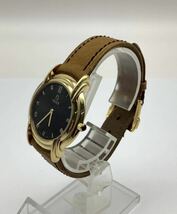 32 稼働品 FENDI フェンディ 004-895 300J 黒文字盤 ゴールド クォーツ メンズ腕時計 _画像2