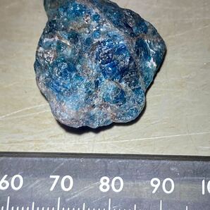 マダガスカル産天然ネオンブルーアパタイト原石24.70gの画像8