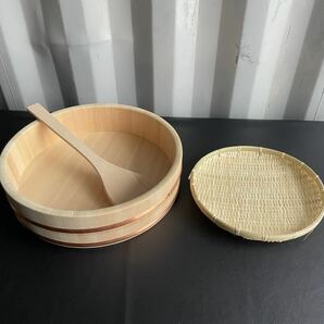 中古品☆寿司桶 竹ざる しゃもじ 木製品 竹製品 天然素材 桶 ざる 木桶 の画像1