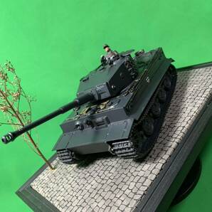 【塗装完成品】 1/35 タミヤ ドイツ 重戦車戦車 ティーガーI型（タイガーⅠ）後期生産型 （エッチングパーツグリル仕様） コマンダー付戦車の画像1