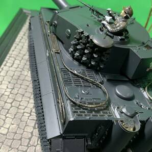 【塗装完成品】 1/35 タミヤ ドイツ 重戦車戦車 ティーガーI型（タイガーⅠ）後期生産型 （エッチングパーツグリル仕様） コマンダー付戦車の画像5