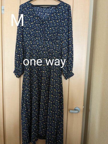 イチオシです☆【one way】長袖花柄ロングワンピース　M　ネイビー