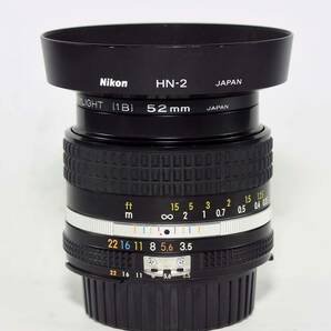 美品 Nikon Ai-S NIKKOR 28mm f3.5 一眼レフカメラ用広角レンズ マニアルフォーカス 純正フード HN-2 デジカメでフルサイズの高級レンズの画像1