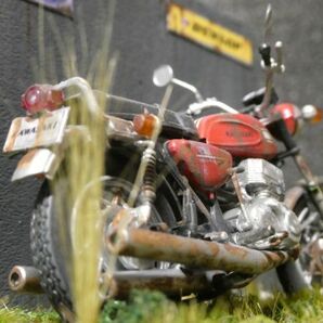 昭和レトロ 1/24 KAWASAKI 500SS マッハⅢ 情景ジオラマ完成品 ケース付の画像6