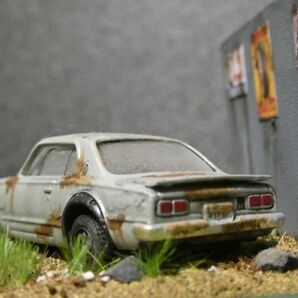 昭和レトロ 1/64 NISSAN スカイライン 2000GT‐R ハコスカ 情景ジオラマ完成品 ケース付の画像7