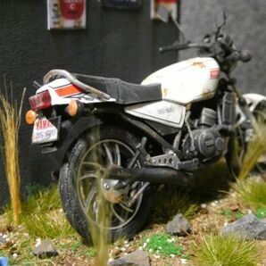 昭和レトロ 1/24 YAMAHA RZ250 情景ジオラマ完成品 ケース付の画像7