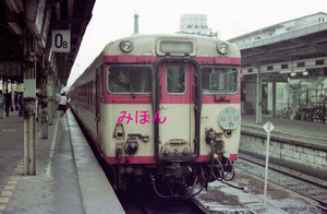 [ railroad photograph ]ki is 58 express talent .. Kanazawa station ..(2885)