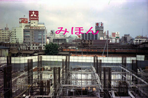 写真１枚：浜松駅北口地上駅時代 クモ二83・111系・昭和ビル群 (3178)