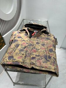 STONE ISLAND　ダウンコート　花柄　男女兼用　防寒　背中刺繍ロゴ　メンズ　レディース　S-L　サイズ選択可能　2696