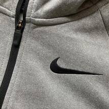 【美品】NIKE ナイキ ジップアップパーカー DRI-FIT グレー M スウォッシュロゴ刺繍 ジャージ フル 裏起毛 スポーツ／ドライフィット_画像5