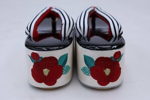 cherry★y8368zo★振袖キャンペーン★振袖用 草履 単品★厚底 刺繍 ストライプ はきやすい 楽ちん鼻緒★舞妓タイプ Japan【未使用品】