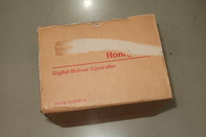 未使用 Honeywell デジタルバーナーコントローラ DBC2000E101