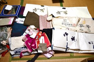 □●着物　まとめ売り　リペアやリメイクの素材に　段ボール160サイズに満タン　※ゆうパック160サイズの料金で発送