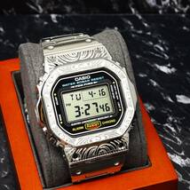 〓送料無料〓新品〓Gショックカスタム本体付きDW5600デジタル腕時計ステンレス製ベネチアン柄エンボス加工ベゼル・フルメタルモデル_画像6