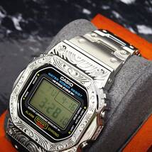 〓送料無料〓新品〓Gショックカスタム本体付きDW5600デジタル腕時計ステンレス製ベネチアン柄エンボス加工ベゼル・フルメタルモデル_画像9