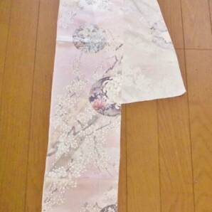 ◆琳花◆ 正絹はぎれ 淡いピンクに花々金銀彩 綸子 美品 17×213 古布 着物はぎれ お人形 スヌード タペストリー 巾着 パッチワークの画像2