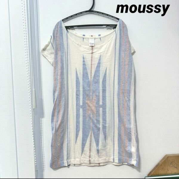 【美品】moussy Tシャツ