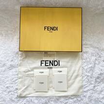 ★極上美品★FENDI フェンディ ポーチ クラッチバッグ セカンドバッグ イエロー ロゴ _画像10