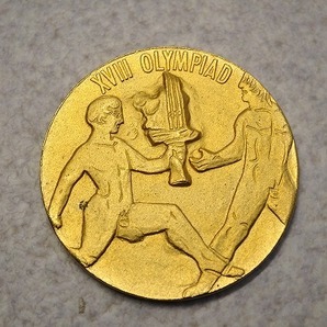 中古■昭和レトロ 1964年 東京オリンピック 記念メダル 金メダル 直径6㎝ ケース汚れありの画像7