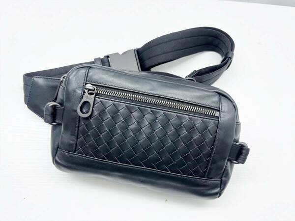 美品　Bottega Veneta　ボッテガヴェネタ　イントレチャート　ボディバッグ　ウエストバッグ　ベルト　黒　368899