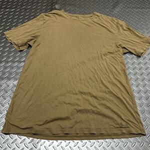 米軍放出品 Tシャツ　アンダーアーマー　サバゲー　ランニング スポーツ　　吸収性抜群　カーキXLARGE (INV H#50)