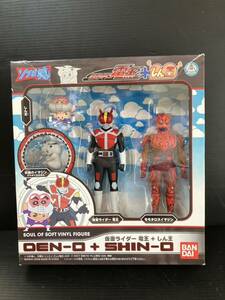 BANDAI・ソフビ魂 仮面ライダー電王 VS しん王 完成品 ソフビフィギュア バンダイ　クレヨンしんちゃん・未使用品　箱にヨレ有