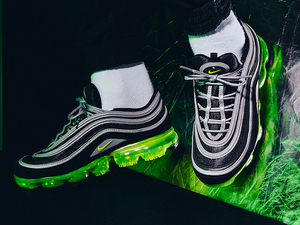 ★人気 格安 NIKE AIR VAPORMAX 97 ネオン 26.5 ナイキ エアマックス ヴェイパーマックス ブランド ストリート スニーカー ブラック ボルト