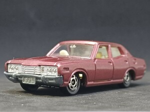 ◆日本製トミカ/黒箱(1/65)◆日産・セドリック・2800SGL(330/濃ピンクメタ)◆箱なし/ルース/小傷有★夢屋JT222★