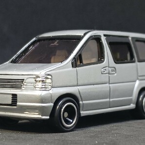 ◆中国製トミカ/ミニバンコレクション(1/64)◆日産 エルグランド(銀/ワイドタイヤ)◆箱なし/ルース/ジャンク★夢屋CT110★の画像1