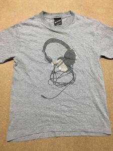 BEAMS Beams T-shirt gray headphone illustration T-shirt 