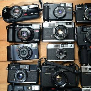 フィルムカメラ まとめ売り 30台 ジャンク 部品取り Canon MINOLTA OLYMPUS FUJI PENTAX YASHICA KONICA大量セット ４の画像2