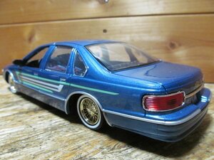 《全国一律送料800円》超希少 １／２４ シェビー カプリス 1993年 青色 Caprice ローダウン