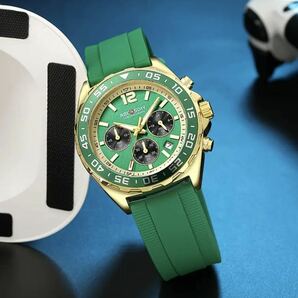 新品 AOCASDIY オマージュクロノグラフ ウォッチ ラバーストラップ メンズ腕時計 グリーン&ゴールドの画像3