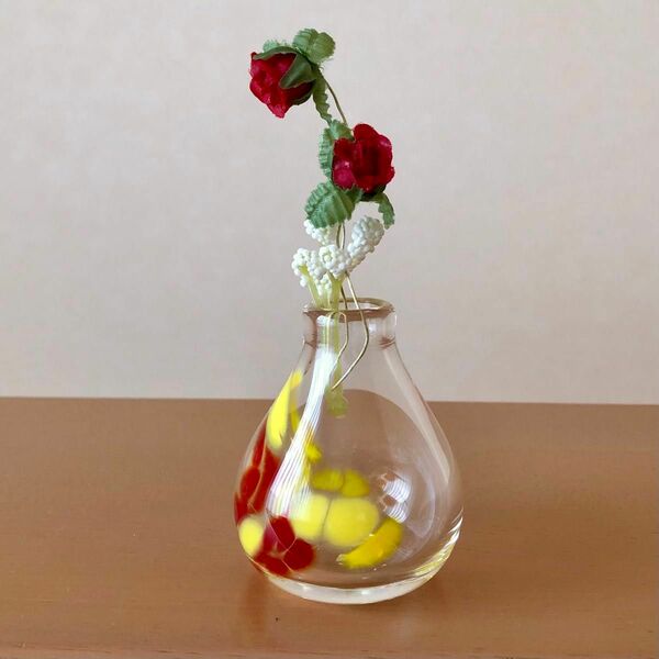小さな一輪挿し（ミニフラワーベース）1点物・吹きガラス雑貨　インク壺の様なガラスの小瓶　
