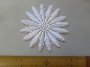 ◎（307）繊細なレーヨンケミカルレースモチーフ　かわいい草花柄　白色　2枚セット