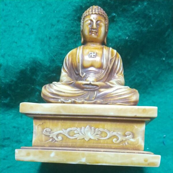 石材製 釈迦牟尼仏座像