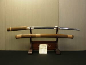 t1512 蔵出 日本刀 脇差 無銘 長さ54.1cm 登録証付 現状品 真剣 刀剣 時代武具 骨董 