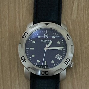 稼働 良品 VICTORINOX ビクトリノックス Swiss Army クォーツ 黒文字盤 メンズ 腕時計 の画像1