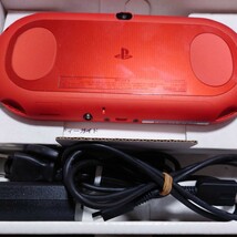 PlayStation Vita Wi-Fiモデル メタリック・レッド PCH-2000 ZA26　中古品　状態良好_画像6