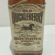 【AMT-10653a】OLD HUCKLEBERRY オールド・ハックルベリー 700ml 40％ 未開封 本体のみ 洋酒 お酒 酒 バーボン ウイスキ アルコール_画像2