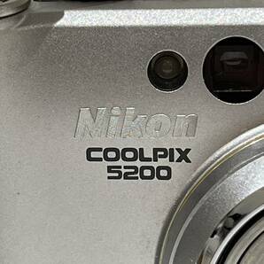 【AMT-10686】Nikon COOLPIX5200 ニコン クールピクス ZOOM NIKKOR ED 7,8-23.4mm 1:2.9-4.9 シルバー デジカメ 電化製品 ジャンク品の画像4