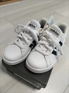 adidas スニーカー アディダス 白 17cm 子供靴 試着のみ