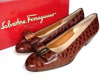 1円 ■極美品■ Salvatore Ferragamo フェラガモ ヴァラリボン クロコダイル型押しレザー パンプス ヒール サイズ 9(約26.5cm) 靴 AU9493_画像1