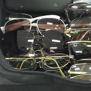 1円 GUCCI グッチ PRADA プラダ Ray-Ban レイバン 他 サングラス メガネ 眼鏡 60点以上 まとめ売り キャリーバッグ付 DA7545の画像4