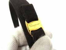 1円 ■美品■ Salvatore Ferragamo フェラガモ ヴァラリボン キャンバス カチューシャ ヘアアクセサリー レディース ブラック系 CC2493_画像4