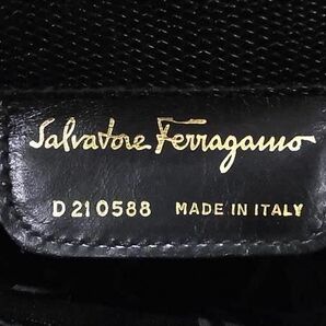 1円 ■美品■ Salvatore Ferragamo フェラガモ D210588 ヴァラ リザード型押しレザー クロスボディ ショルダーバッグ ブラック系 CC2510の画像6