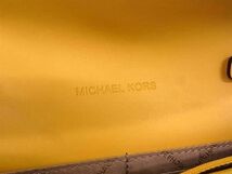 ■新品■未使用■ MICHAEL KORS マイケルコース PVC ショルダーバッグ クロスボディ ポシェット レディース イエロー系 BI1657_画像9