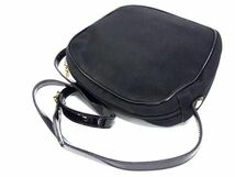 1円 ■美品■ Salvatore Ferragamo フェラガモ DJ-21 4133 ヴァラ キャンバス×パテントレザー ショルダーバッグ ブラック系 BI2058_画像3