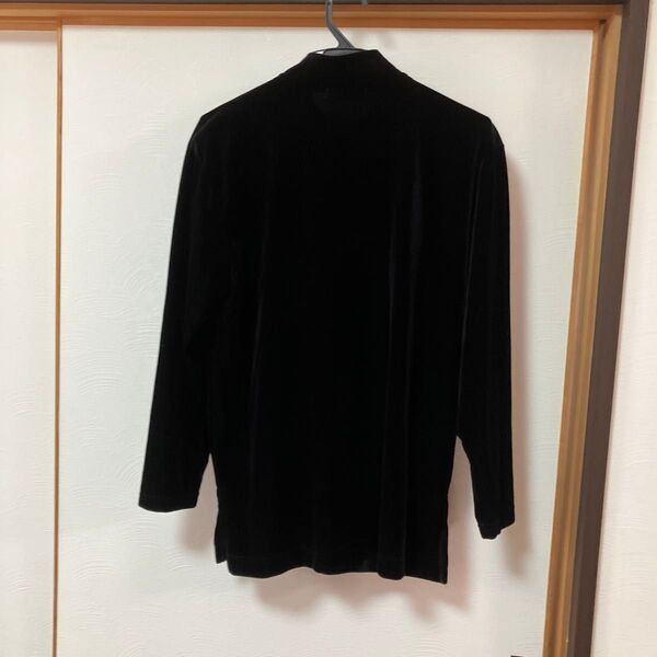 黒トップス